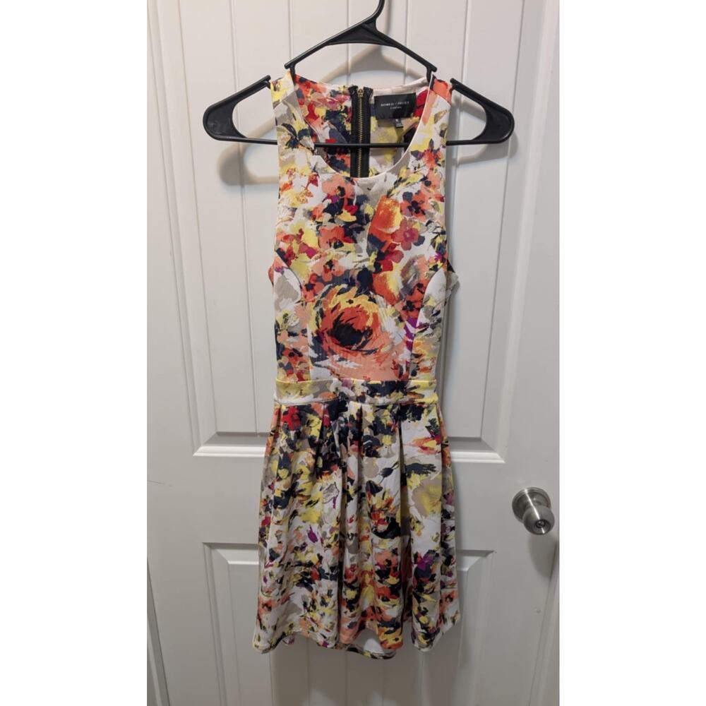 Romeo & Juliet Couture Sz. M Cut Out Back Floral Mini Dress Fit And Flare Summer